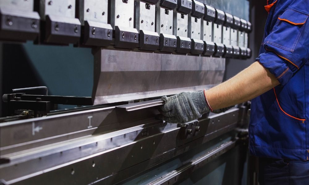 Press brake for precision bending operations